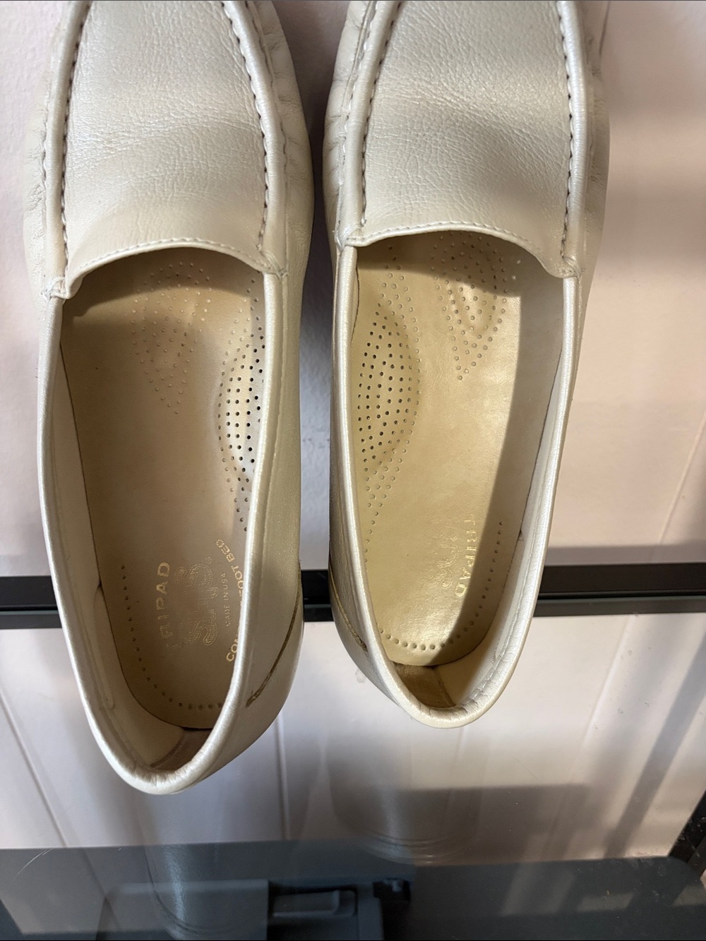 SAS Women's Cream Leather Loafers - Picture 6 of 7